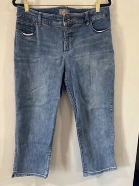 Chico's Light Blue Cropped So Slimming Jeans size 2